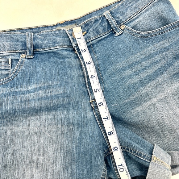 NEW YORK & COMPANY Denim Blue Women's Shorts Size 10 - Picture 9 of 12